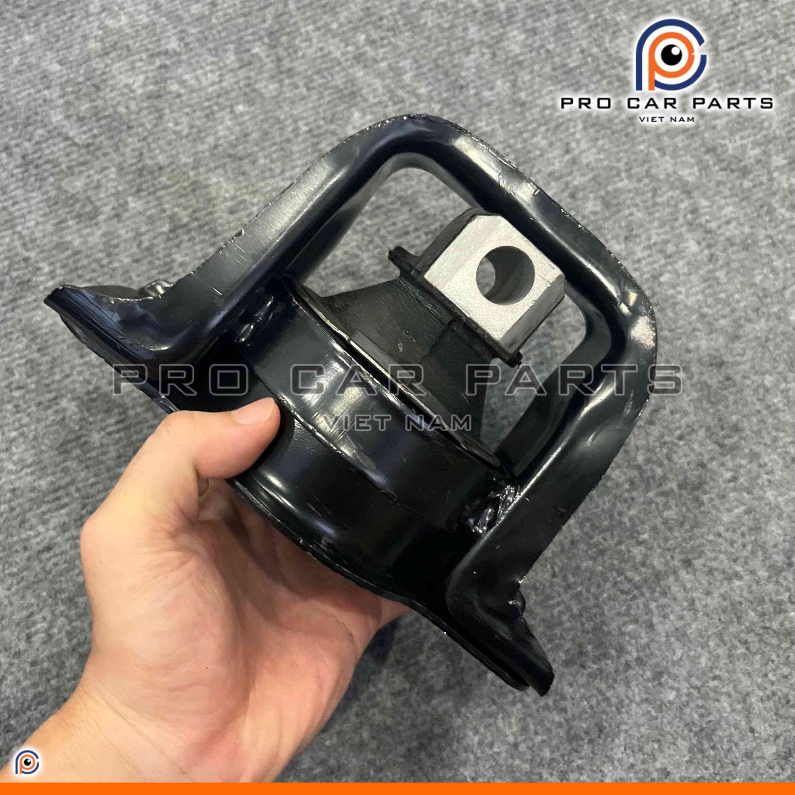 Cao su chân máy phải Livina 2007-2012